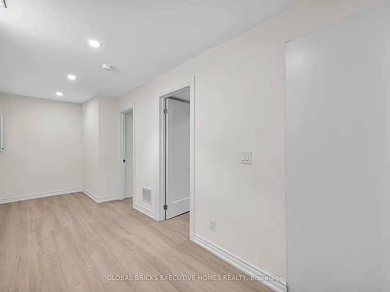 108 Lindsay St S #BASEMENT — Photo 7