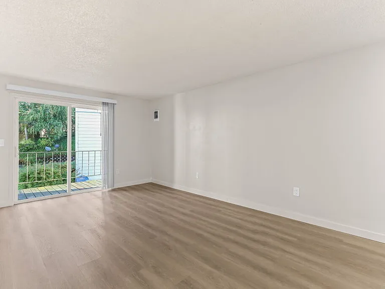 Charbern Apartments — Photo 81