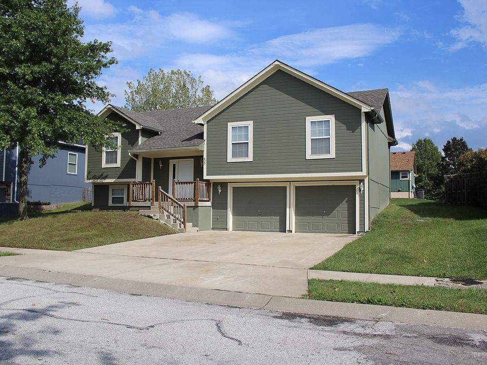 1st image of 825 SW Lee Ann Dr