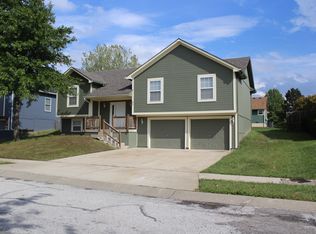 825 SW Lee Ann Dr, Grain Valley, MO 64029