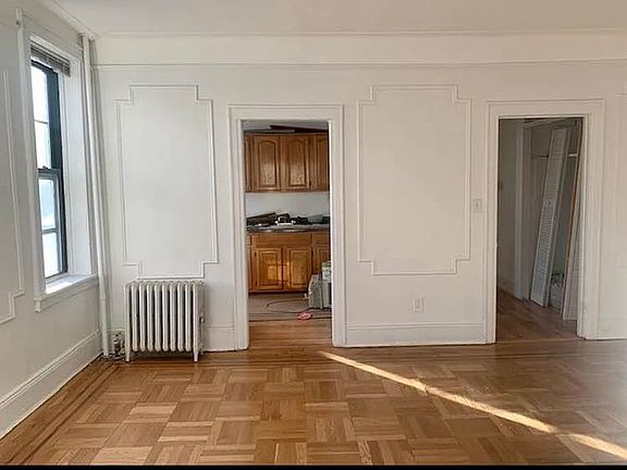 4th image of 325 Manhattan Ave APT 2