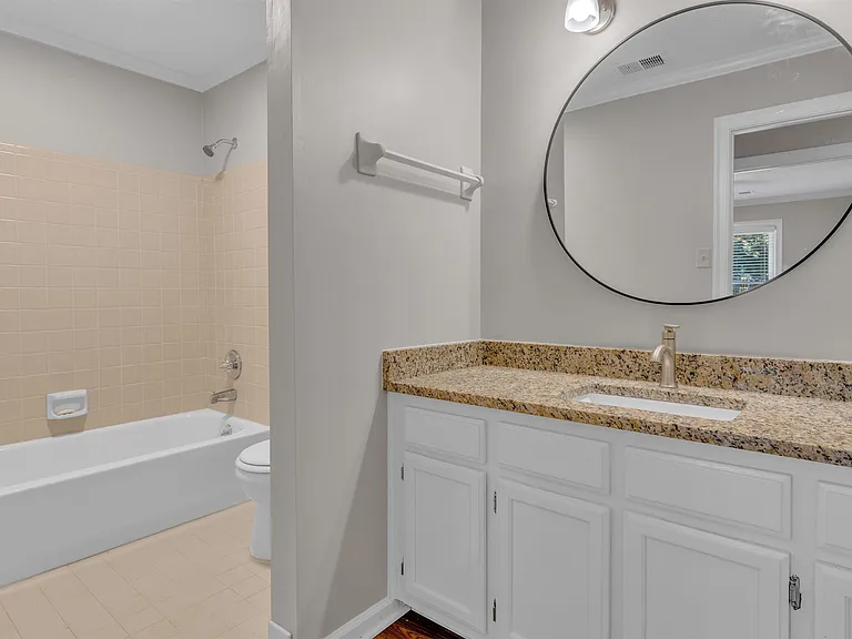 636 Fox Chase Cv N — Photo 21