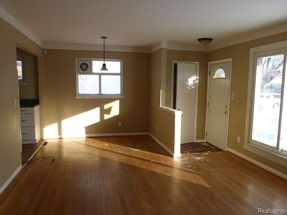 3rd image of 26271 Fernwood St