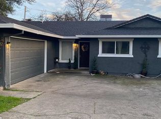 1049 Mistletoe Ln, Redding, CA 96002