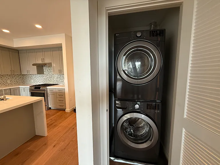400 El Camino Real #318 — Photo 11