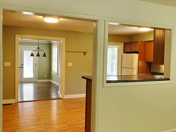 3rd image of 178 Saint William Dr #178