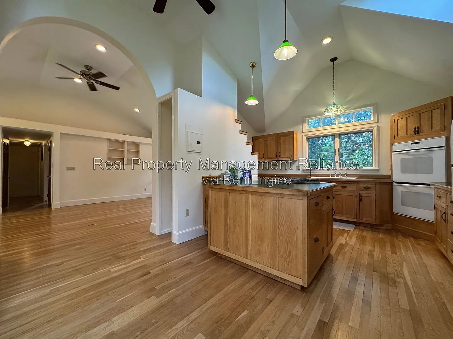 3 bed, 1.5 bath, 1636 sqft, $3,950 — Photo 2