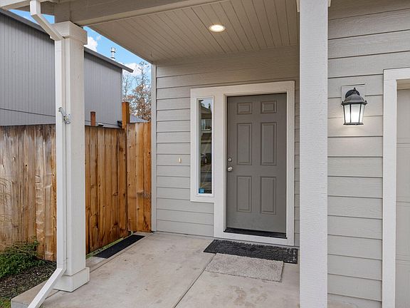 4th image of 7 Oak Heights Dr