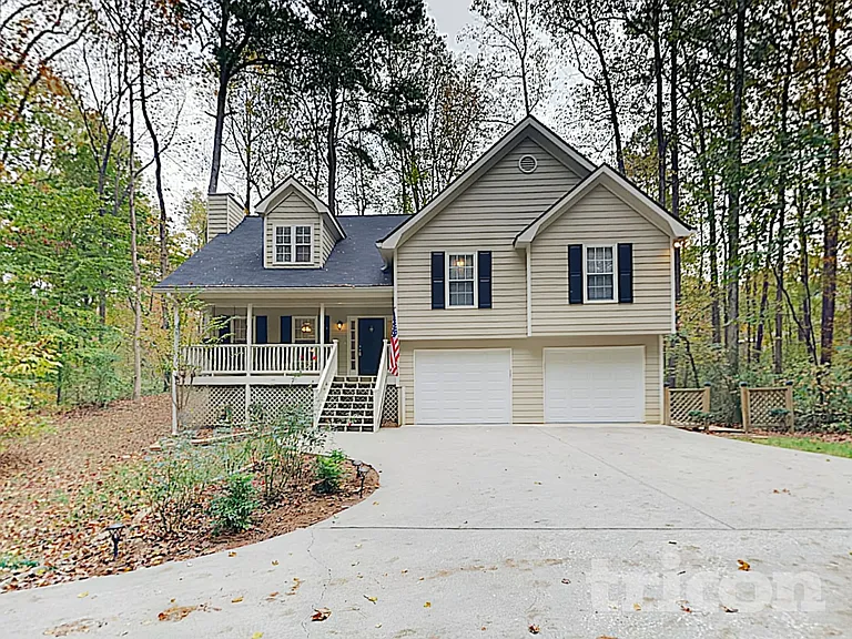 152 Hartwood Dr — Photo 2