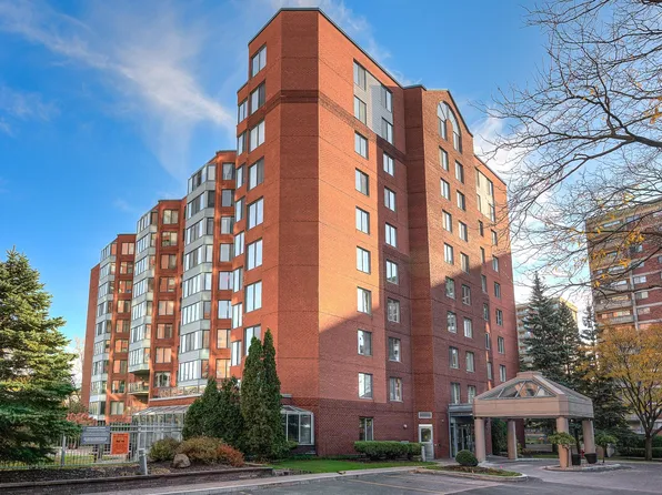755 Rue Muir #302, Montreal, QC H4L 5G9