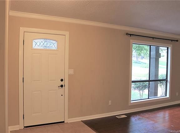 4th image of 220 Paradise Dr