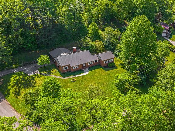 2nd image of 820 Forest Dr