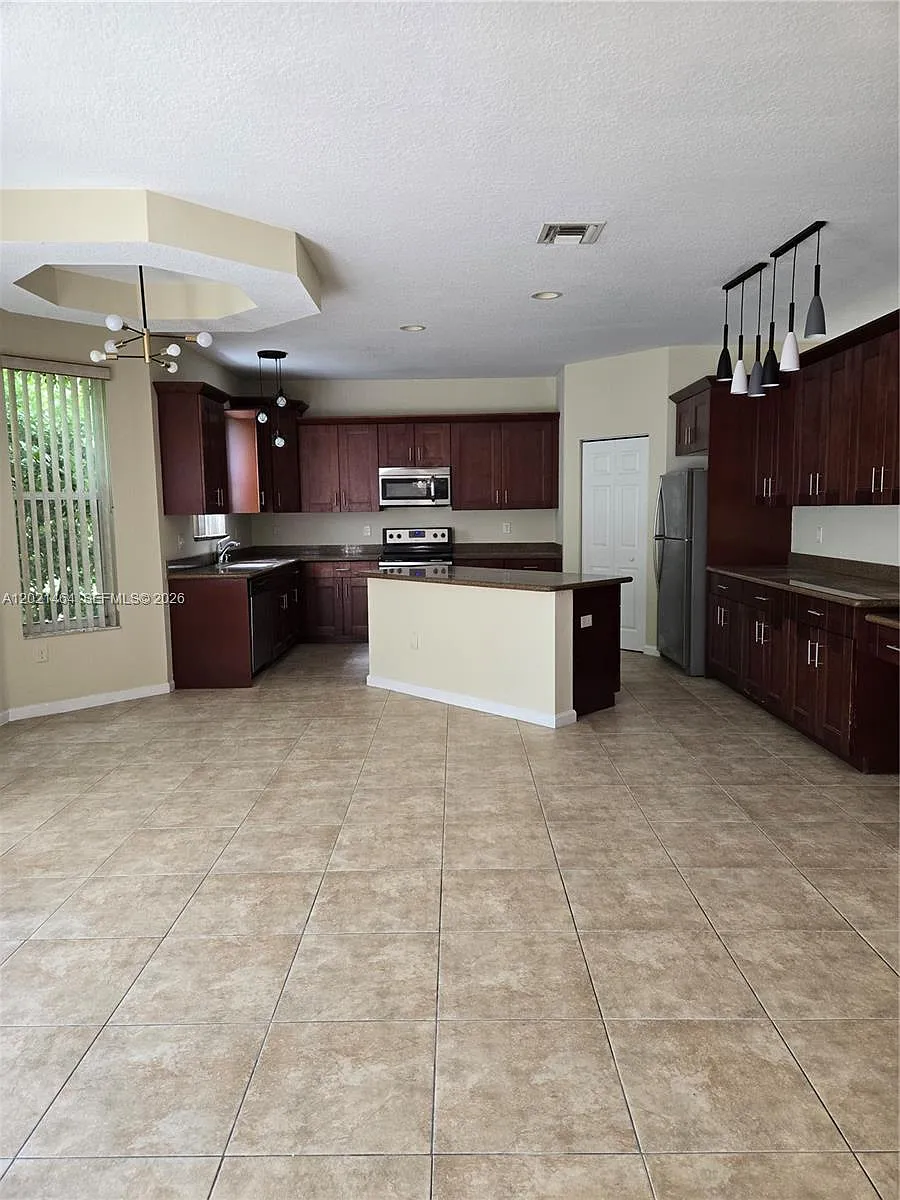 Building Photo - 2221 Sloane Pl