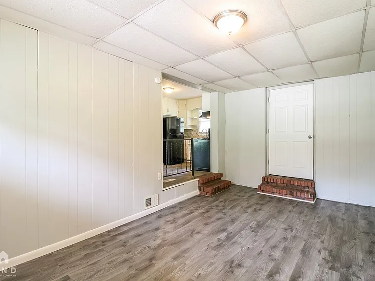 6220 Leslie Dr — Photo 7