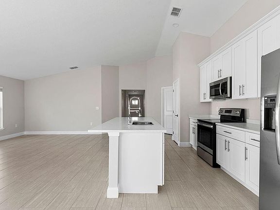 5th image of 1822 N Acadian Dr