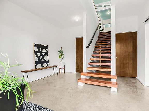 3rd image of 1725 Madison Ave