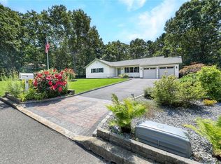 8 Eileen Ln, Manorville, NY 11949