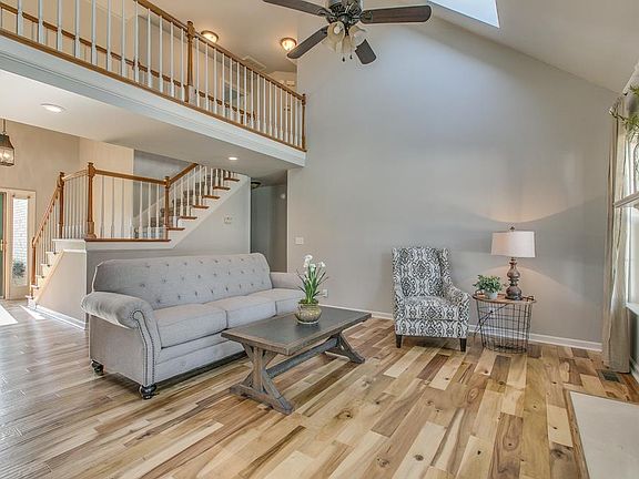 4th image of 718 Shady Grove Dr