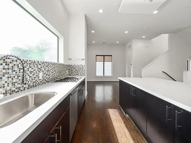 6127 Clyde St #B — Photo 19