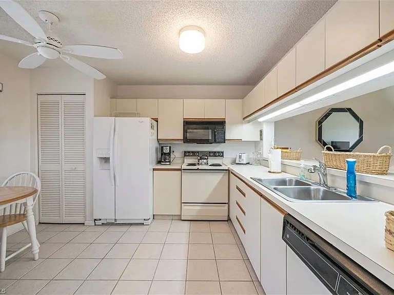 5975 Bloomfield Cir #C302 — Photo 7