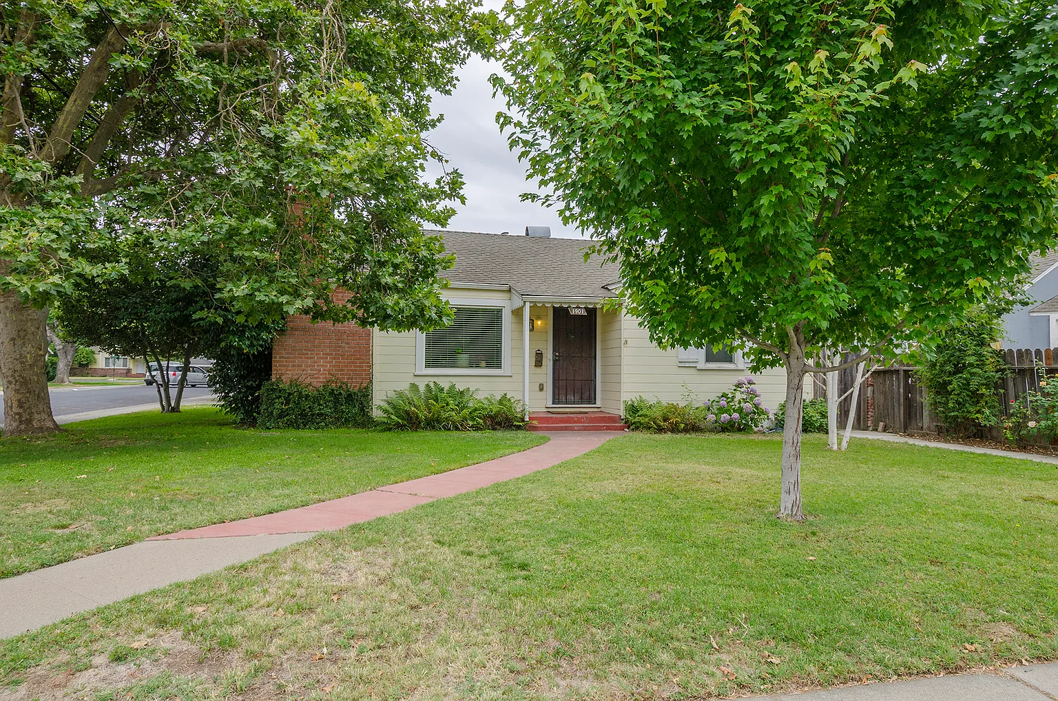 1901 Willow Ave photo 1
