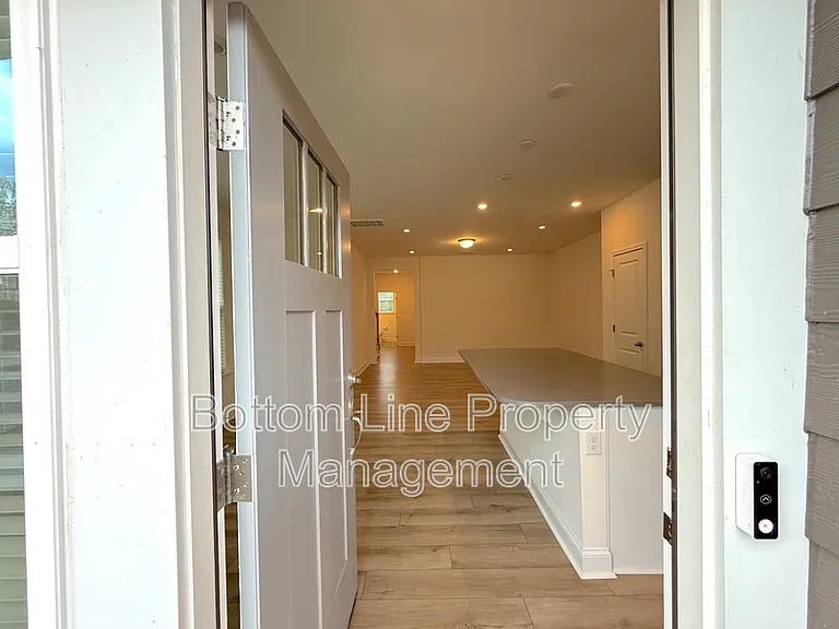 1552 Cedar Tree Dr — Photo 3