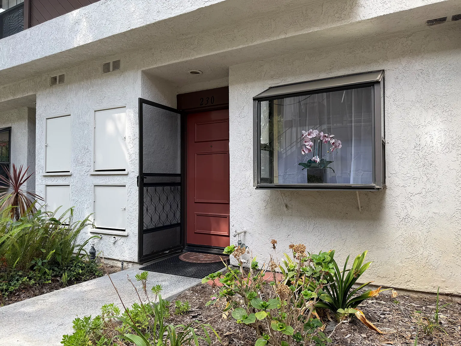 2 bed, 1250 sqft, $3,400 — Photo 1