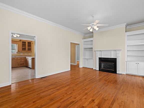 4th image of 810 7th St