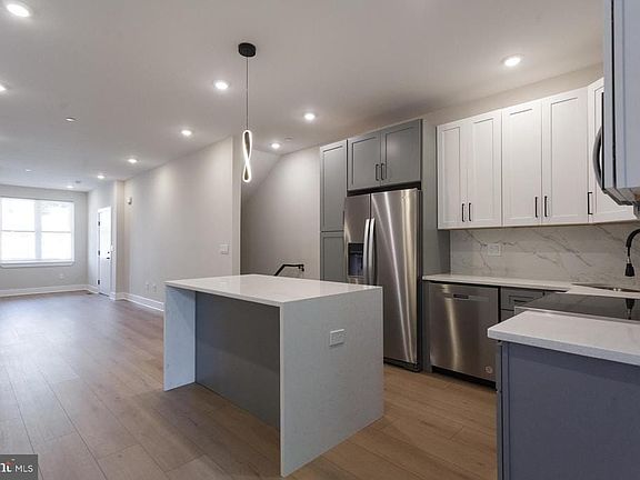 2nd image of 3844 Fairmount Ave #1