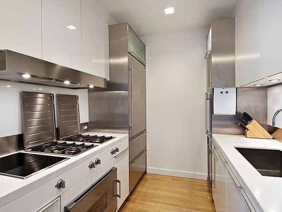 3rd image of 400 E 67th St APT 17C