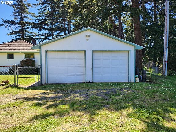 4th image of 2605 Port Orford Loop Rd