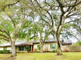 40 Encino Loma, Beeville 78102