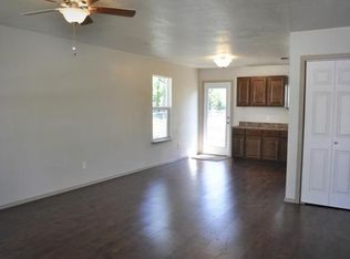 904 S McKinney St, Ennis, TX 75119
