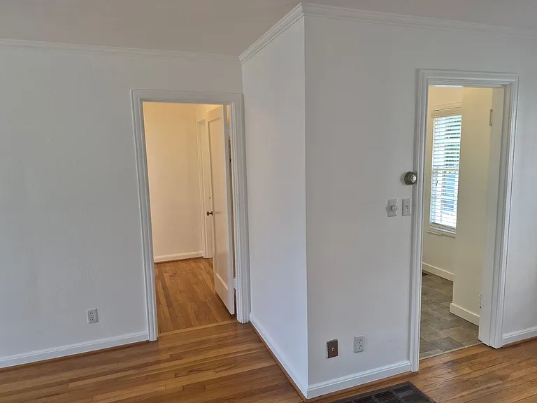 Broadmoor Manor — Photo 104