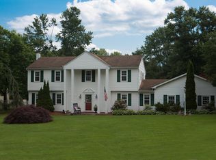 97 Countryside Dr, Hackettstown, NJ 07840