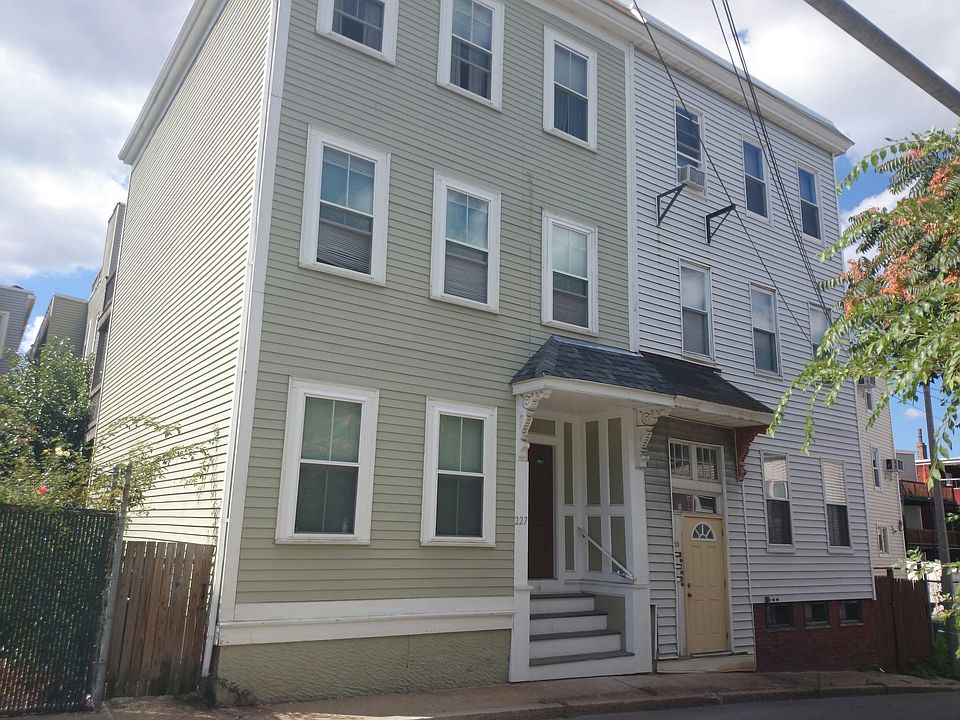 2nd image of 225 Bowen St