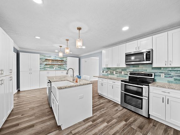 2nd image of 2275 Spruce Loop