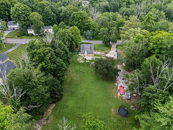 3rd image of 10 Academy Avenue