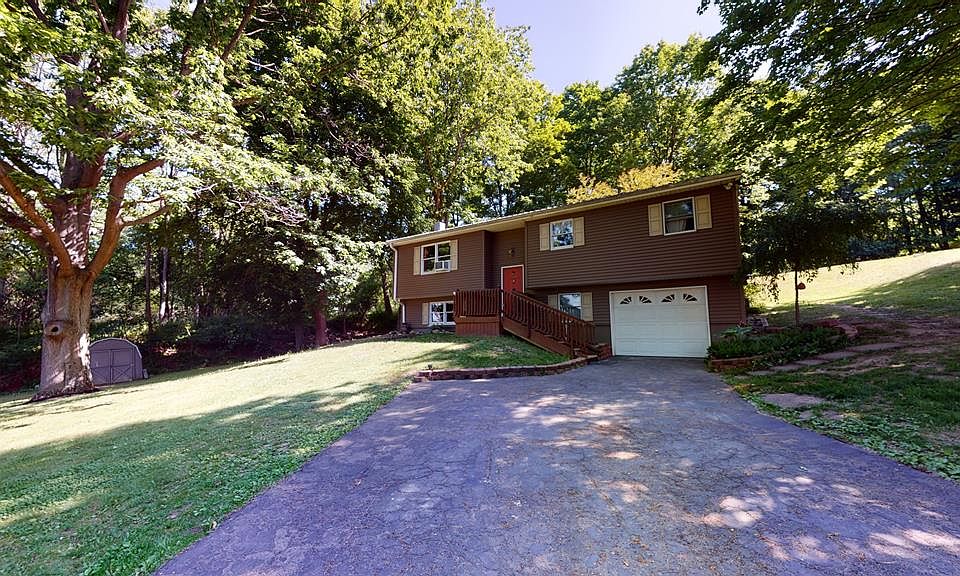 1st image of 132 Fallsview Dr