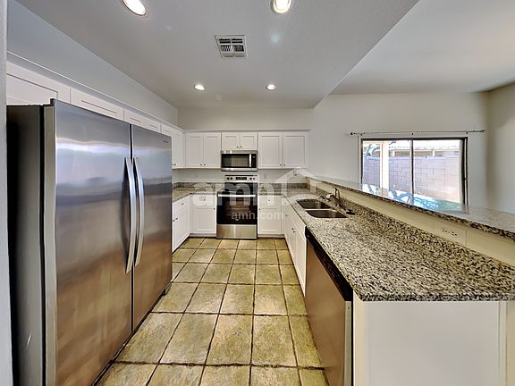 5th image of 2615 E Indian Wells Pl