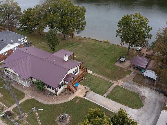 3rd image of 3134 Lakeshore Dr
