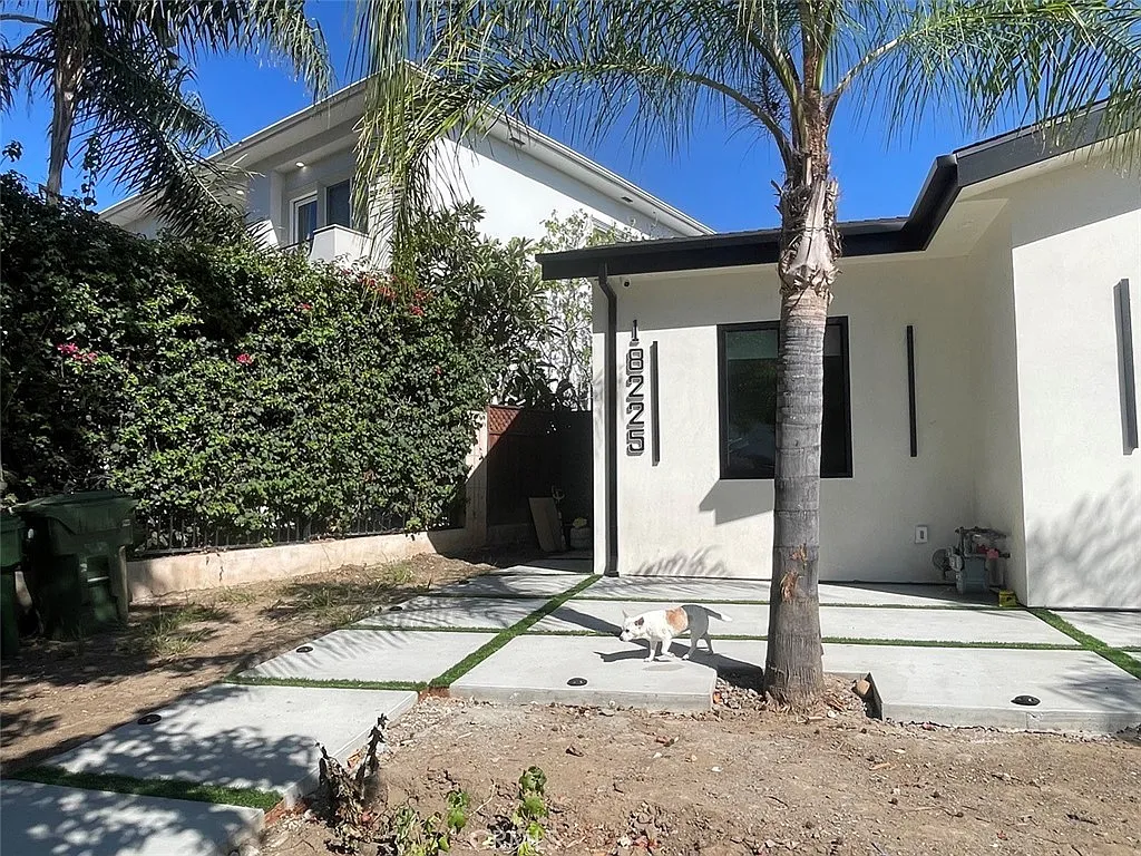 1 bed, 450 sqft, $2,299 — Photo 2