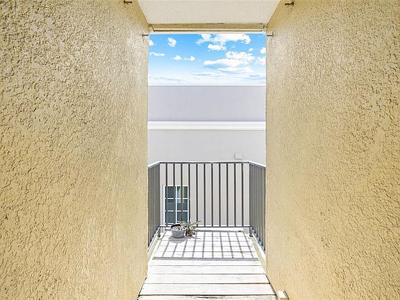 5th image of 3206 W Azeele St APT 227
