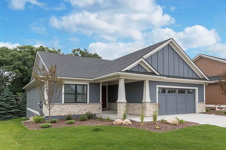 2nd image of 1038 Fox Hill Ln SW