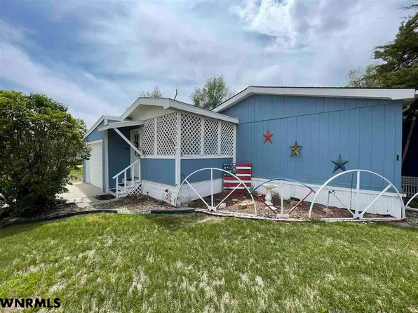 1 Cedarwood Grv, Gering, NE 69341
