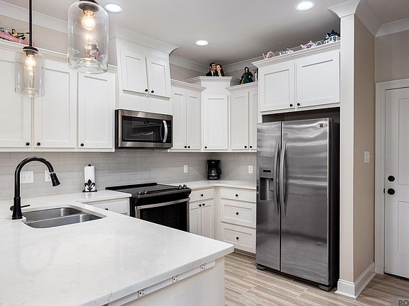 4th image of 33773 Blue River Dr