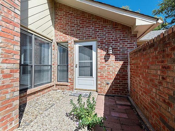 3rd image of 905 Cedarland Blvd