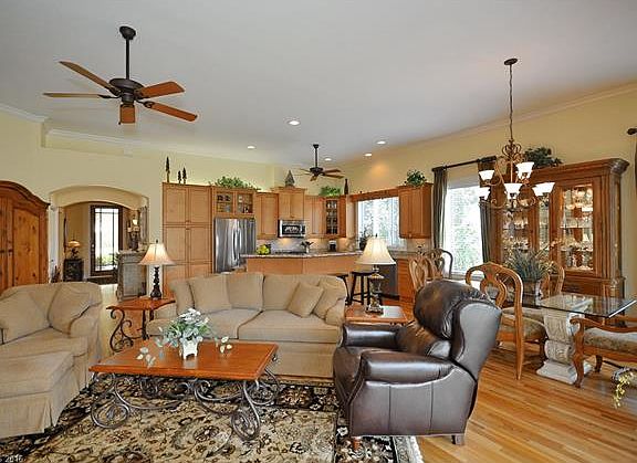 5th image of 164 Augusta Cir