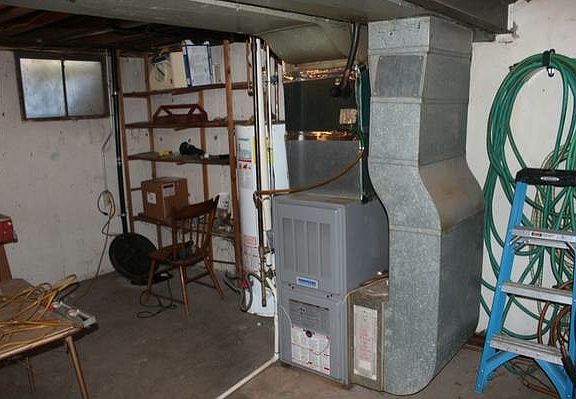 2nd image of 9501 Woodson St