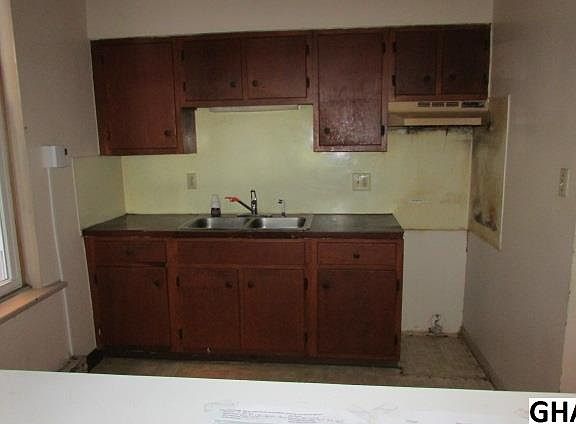 3rd image of 115 N 13th St